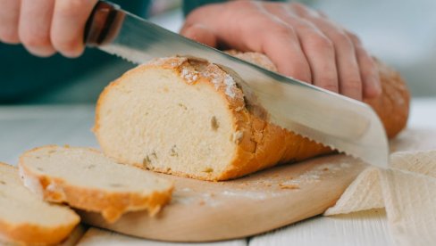 BEZ ADITIVA: Napravite domaći hleb na listu kupusa (VIDEO)
