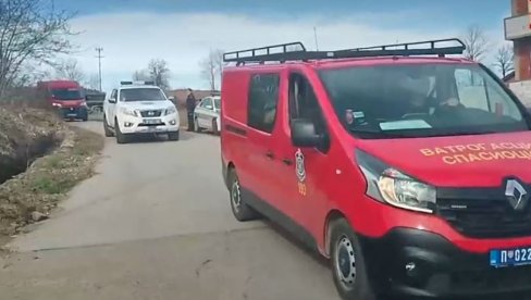 SPASIOCI NAPUSTILI MESTO POTRAGE: Pet vatrogasnih vozila udaljilo se od kuće Dankine majke (VIDEO)