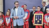 VUČIĆ SA BOKSERIMA: Predsednik ugostio delegaciju Bokserskog saveza Srbije i reprezentativce koji su osvojili medalje na Evropskom prvenstvu