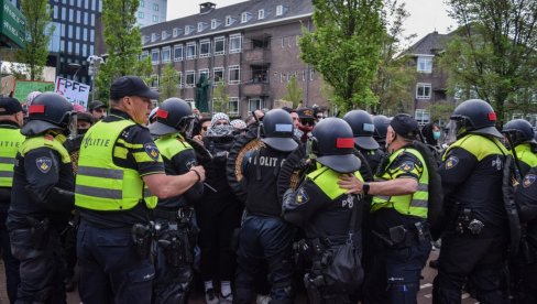 POLICIJA UPALA NA UNIVERZITET U AMSTERDAMU: Propalestinski demonstranti zauzeli zgradu, nastao pravi haos