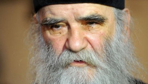 ODOZGO SA OLTARA GLEDAĆE NAROD SVOJ: Potresno pismo blaženopočivšem mitropolitu Amfilohiju njegovog duhovnog čeda ODOZGO SA OLTARA GLEDAĆE NAROD SVOJ: Potresno pismo blaženopočivšem mitropolitu Amfilohiju njegovog duhovnog čeda
