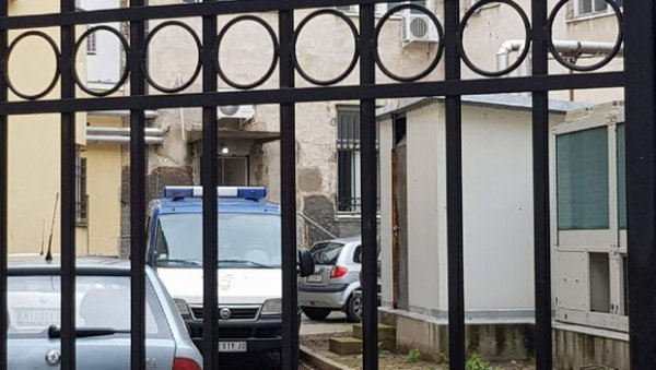 ЗБОГ МАЧАКА НОЖЕМ НАСРНУО НА КОМШИЈЕ: Виши суд одредио меру обавезног психијатријског лечења Саши из Ниша ЗБОГ МАЧАКА НОЖЕМ НАСРНУО НА КОМШИЈЕ: Виши суд одредио меру обавезног психијатријског лечења Саши из Ниша