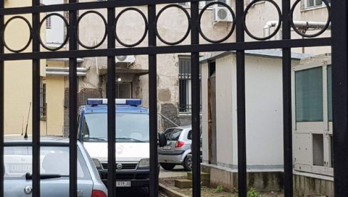 U KUĆI PRONAĐENO 220 KILOGRAMA MARIHUANE: Određen pritvor i pokrenuta istraga protiv muškarca iz okoline Niša U KUĆI PRONAĐENO 220 KILOGRAMA MARIHUANE: Određen pritvor i pokrenuta istraga protiv muškarca iz okoline Niša
