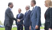 Predsednik Vučić otvara fabriku u Čačku: Srećan sam što podižemo GRAD PO GRAD! (FOTO) Predsednik Vučić otvara fabriku u Čačku: Srećan sam što podižemo GRAD PO GRAD! (FOTO)