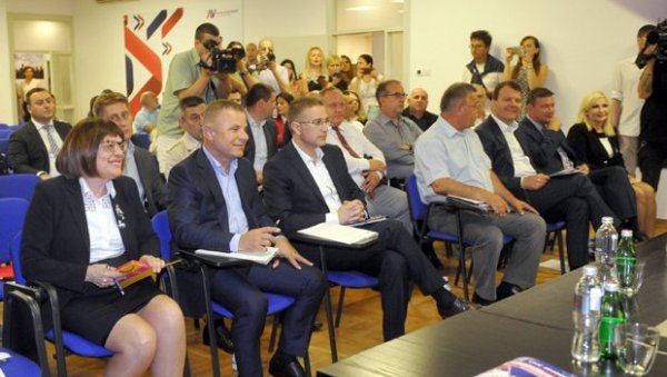 МОЖДА СНС НЕ БУДЕ У ВЛАДИ: Председник о изборима и коалицијама МОЖДА СНС НЕ БУДЕ У ВЛАДИ: Председник о изборима и коалицијама