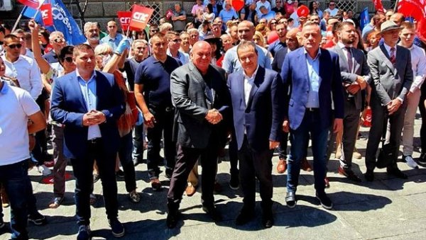 ДАЧИЋ ПОРУЧИО ИЗ ЗЕМУНА: Не верујем да ћу данас успети да вас убедим да гласате за мене, ако већ нисте видели наше резултате ДАЧИЋ ПОРУЧИО ИЗ ЗЕМУНА: Не верујем да ћу данас успети да вас убедим да гласате за мене, ако већ нисте видели наше резултате