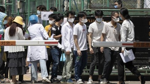 UPOZORENJE VODEĆEG EPIDEMIOLOGA: U Kini moguć peti talas epidemije UPOZORENJE VODEĆEG EPIDEMIOLOGA: U Kini moguć peti talas epidemije