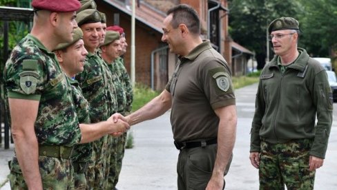Представљено ново оклопно борбено возило М-20 МРАП 6x6 (ФОТО) Представљено ново оклопно борбено возило М-20 МРАП 6x6 (ФОТО)