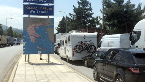U Grčku ne mogu oni sa visokom temperaturom: Grupe Srba stigle na egejske plaže U Grčku ne mogu oni sa visokom temperaturom: Grupe Srba stigle na egejske plaže