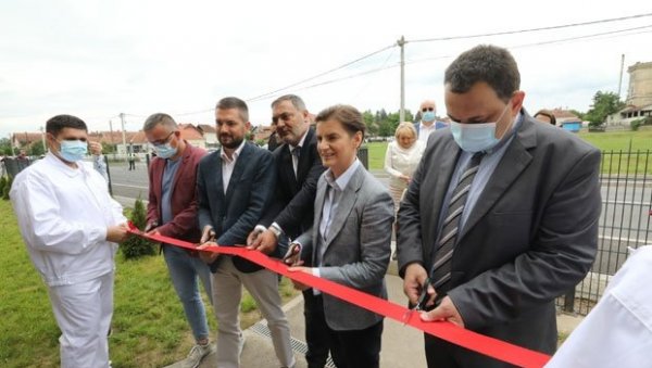 У Рачи отворена кућа за српски мед, премијерка поручила: Чувамо традицију уз помоћ државе У Рачи отворена кућа за српски мед, премијерка поручила: Чувамо традицију уз помоћ државе