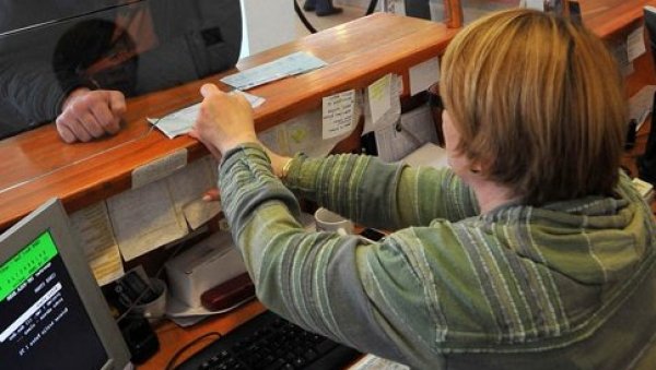 НА РАЧУНИМА 16.200 ДИНАРА: Почела исплата ученичких стипендија и кредита НА РАЧУНИМА 16.200 ДИНАРА: Почела исплата ученичких стипендија и кредита