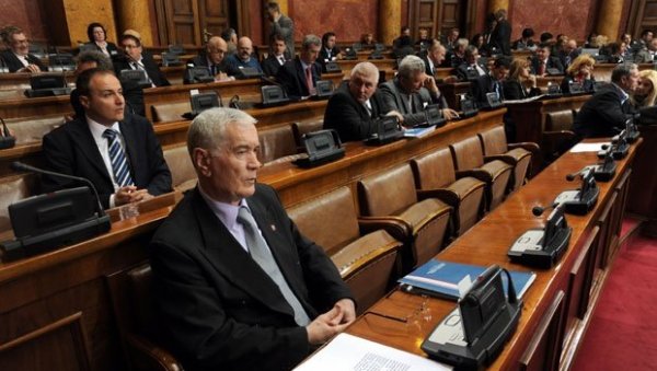 НАШИ СЕНИОРИ И ИЗБОРИ - Међу кандидатима за посланике Скупштине Србије и 185 најстаријих: Партије пензионерима верују НАШИ СЕНИОРИ И ИЗБОРИ - Међу кандидатима за посланике Скупштине Србије и 185 најстаријих: Партије пензионерима верују
