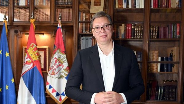 ВУЧИЋ ЧЕСТИТАО ДАВКОВОЈ: Уверен сам да ћемо заједнички наставити да радимо на јачању веза између Србије и Македоније
