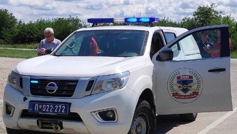 НОВОСТИ НА ЛИЦУ МЕСТА: Блокиран мост на Бегеју, из реке извађен пун џак неексплодираних БОМБИ, стигли деминери (ВИДЕО) НОВОСТИ НА ЛИЦУ МЕСТА: Блокиран мост на Бегеју, из реке извађен пун џак неексплодираних БОМБИ, стигли деминери (ВИДЕО)