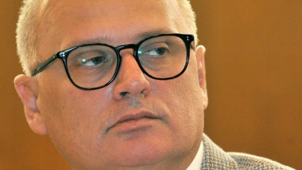 ВЕСИЋ: Изливање канализације узрок непријатних мириса ВЕСИЋ: Изливање канализације узрок непријатних мириса