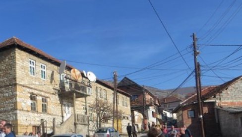 IZAŠLI NA GROBLJE UOČI NIKOLJDANA, PA ZATEKLI POLOMLJENE KRSTOVE: Oskrnavljeno srpsko groblje u Orahovcu IZAŠLI NA GROBLJE UOČI NIKOLJDANA, PA ZATEKLI POLOMLJENE KRSTOVE: Oskrnavljeno srpsko groblje u Orahovcu