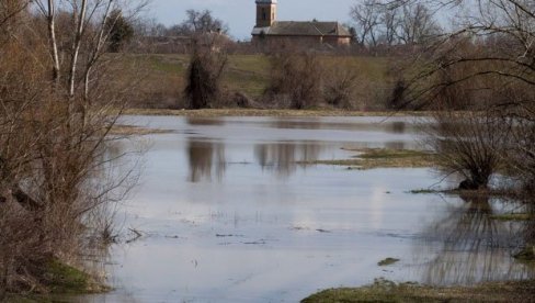 SRBIJI PONOVO PRETE POPLAVE: RHMZ upozorava na porast vodostaja dve reke, ovi gradovi su prvi na udaru (FOTO) SRBIJI PONOVO PRETE POPLAVE: RHMZ upozorava na porast vodostaja dve reke, ovi gradovi su prvi na udaru (FOTO)