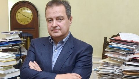 Ивица Дачић добио пасош мини Југе Ивица Дачић добио пасош мини Југе