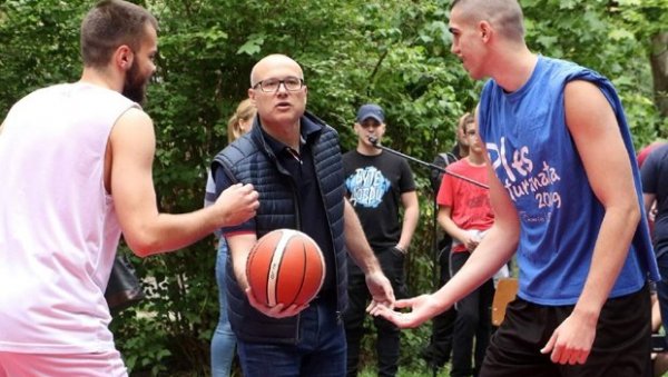 Вучевићево прво подбацивање Вучевићево прво подбацивање