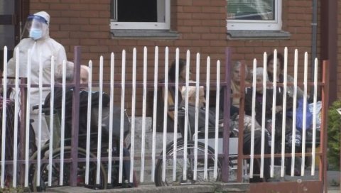 ДОМ ЗА СТАРЕ ПОСТАО ЖАРИШТЕ КОРОНЕ: У Великом Поповцу заражене 83 старије особе и 11 запослених ДОМ ЗА СТАРЕ ПОСТАО ЖАРИШТЕ КОРОНЕ: У Великом Поповцу заражене 83 старије особе и 11 запослених