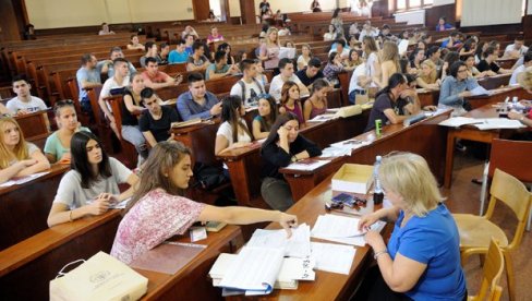 ОВИ ПОПУСТИ УСКОРО ОЧЕКУЈУ СТУДЕНТЕ: Пријава за студентске платне картице почиње 13. новембра - Вучић открио све детаље (ВИДЕО) ОВИ ПОПУСТИ УСКОРО ОЧЕКУЈУ СТУДЕНТЕ: Пријава за студентске платне картице почиње 13. новембра - Вучић открио све детаље (ВИДЕО)