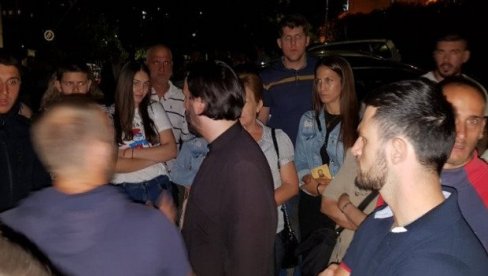 Poruke sa litija u Herceg Novom: Odbrana svetinja NAŠ IZBOR I NAŠ ŽIVOT Poruke sa litija u Herceg Novom: Odbrana svetinja NAŠ IZBOR I NAŠ ŽIVOT