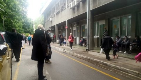 У БЕОГРАДУ И ПО 10.000 ЗАРАЖЕНИХ НА ДАН? Стручњаци тврде - ситуација је алармантна! У БЕОГРАДУ И ПО 10.000 ЗАРАЖЕНИХ НА ДАН? Стручњаци тврде - ситуација је алармантна!