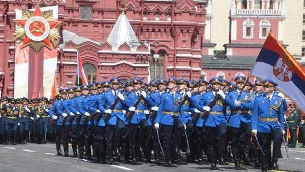 Српски гардисти после сјајног наступа на паради: Ово се не заборавља, московска калдрма тежа за марш од асфалта Српски гардисти после сјајног наступа на паради: Ово се не заборавља, московска калдрма тежа за марш од асфалта