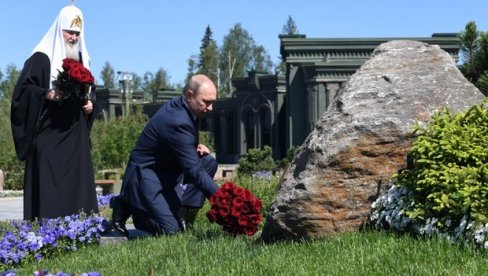 Света победа је наша снага: Путин обележио дан почетка отаџбинског рата Света победа је наша снага: Путин обележио дан почетка отаџбинског рата