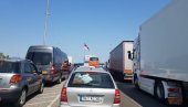 НАВАЛА НА ВАКЦИНАЦИЈУ: Више од 2.000 људи ушло из Северне Македоније у Србију НАВАЛА НА ВАКЦИНАЦИЈУ: Више од 2.000 људи ушло из Северне Македоније у Србију