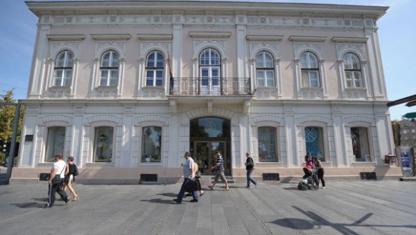 У банци сазнала да није вратила књиге на време и да је тужена, а онда је наступио шок: Због пет романа, уместо 90.000, казна - 300 хиљада динара! У банци сазнала да није вратила књиге на време и да је тужена, а онда је наступио шок: Због пет романа, уместо 90.000, казна - 300 хиљада динара!