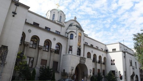 HRIZOSTOM ILI PORFIRIJE ČUVAJU TRON Ko će upravljati SPC do izbora novog patrijarha? HRIZOSTOM ILI PORFIRIJE ČUVAJU TRON Ko će upravljati SPC do izbora novog patrijarha?