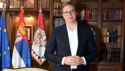 LEP POVOD: Vučić otkrio zašto je budio saradnike u 10 do 2