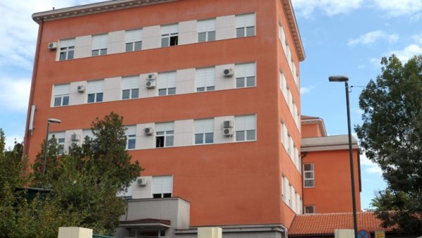ЕВО У КАКВОМ ЈЕ СТАЊУ ДОКТОР ПРЕТУЧЕН У КБЦ ЗВЕЗДАРА: Остало му два месеца до пензије, а нападнут на хитном пријему ЕВО У КАКВОМ ЈЕ СТАЊУ ДОКТОР ПРЕТУЧЕН У КБЦ ЗВЕЗДАРА: Остало му два месеца до пензије, а нападнут на хитном пријему