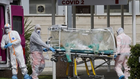 КОРОНА НА АПЕНИНИМА: Нових 1.365 нових случајева, преминуле четири особе КОРОНА НА АПЕНИНИМА: Нових 1.365 нових случајева, преминуле четири особе
