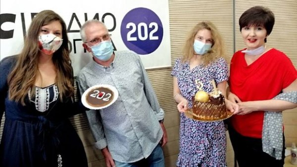 ДВЕСТАДВОЈКА ПРОСЛАВИЛА 51. РОЂЕНДАН: Свирали Цукић, Чутура... ДВЕСТАДВОЈКА ПРОСЛАВИЛА 51. РОЂЕНДАН: Свирали Цукић, Чутура...