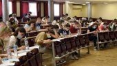 СИМБОЛ ТРАЈАЊА И БУДУЋНОСТИ: Свечаност на Правном факултету у Крагујевцу СИМБОЛ ТРАЈАЊА И БУДУЋНОСТИ: Свечаност на Правном факултету у Крагујевцу