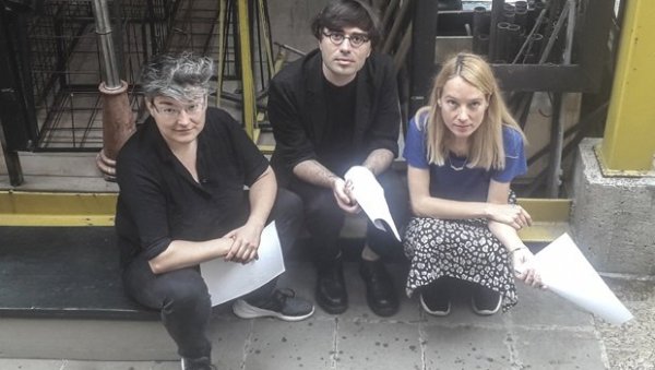 Корона у Атељеу 212, на позорници - као инспирација! Корона у Атељеу 212, на позорници - као инспирација!