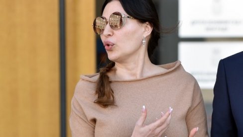ШТО БОГДАН МОРА ДА ИДЕ СА МНОМ НА НАСТУПЕ? Цеца открила да јој се дечко не меша у посао ШТО БОГДАН МОРА ДА ИДЕ СА МНОМ НА НАСТУПЕ? Цеца открила да јој се дечко не меша у посао