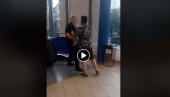 TUČA U MARKETU U KRAGUJEVCU: Snimak se pojavio na društvenim mrežama (VIDEO) TUČA U MARKETU U KRAGUJEVCU: Snimak se pojavio na društvenim mrežama (VIDEO)