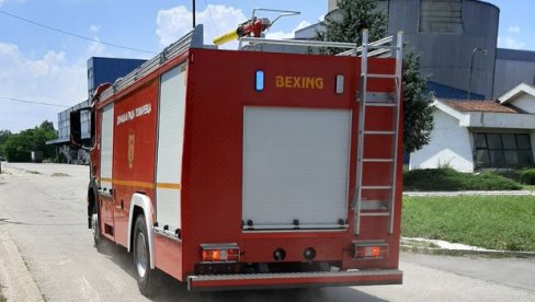 POŽAR U NEUMU: Gori kuća u blizini poznatog hotela POŽAR U NEUMU: Gori kuća u blizini poznatog hotela