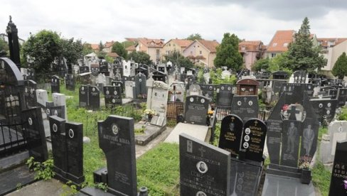 ЈЕЗИВИ НАТПИС НА ГРОБЉУ У НИКШИЋУ: Народ упозорен! (ФОТО) ЈЕЗИВИ НАТПИС НА ГРОБЉУ У НИКШИЋУ: Народ упозорен! (ФОТО)