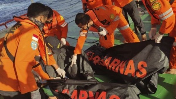 Преврнуо се брод, најмање двоје деце погинуло: Наставља се потрага за несталима Преврнуо се брод, најмање двоје деце погинуло: Наставља се потрага за несталима