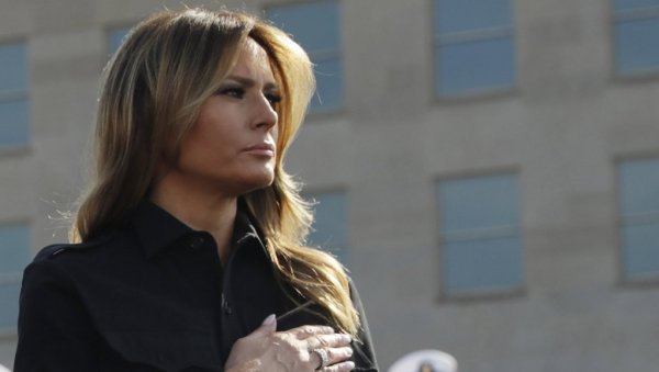 CNN СЕ ОКОМИО НА ПРВУ ДАМУ: Меланија једним потезом забила прст у око Трамповим противницима! CNN СЕ ОКОМИО НА ПРВУ ДАМУ: Меланија једним потезом забила прст у око Трамповим противницима!