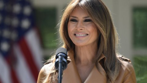 ЗБОГ ОВОГА СЕ ЗОВЕ СОЦИЈАЛНА СЛУЖБА: Меланију Трамп напали због честитке сину (ФОТО) ЗБОГ ОВОГА СЕ ЗОВЕ СОЦИЈАЛНА СЛУЖБА: Меланију Трамп напали због честитке сину (ФОТО)