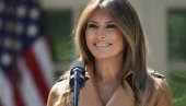 ZBOG OVOGA SE ZOVE SOCIJALNA SLUŽBA: Melaniju Tramp napali zbog čestitke sinu (FOTO) ZBOG OVOGA SE ZOVE SOCIJALNA SLUŽBA: Melaniju Tramp napali zbog čestitke sinu (FOTO)