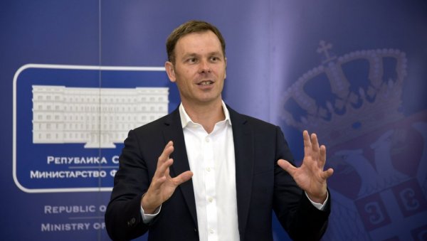 МИНИСТАР ФИНАНСИЈА: Видећемо да ли ће бити и повећања плата у јавном сектору МИНИСТАР ФИНАНСИЈА: Видећемо да ли ће бити и повећања плата у јавном сектору