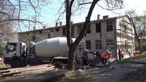 Država priprema plan odbrane od virusa: Gradimo dve nove bolnice za jesenji udar korone Država priprema plan odbrane od virusa: Gradimo dve nove bolnice za jesenji udar korone