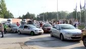 НИСУ ОТВОРИЛИ КАНЦЕЛАРИЈЕ: Више од 50.000 људи у Грчкој чека на возачку дозволу НИСУ ОТВОРИЛИ КАНЦЕЛАРИЈЕ: Више од 50.000 људи у Грчкој чека на возачку дозволу