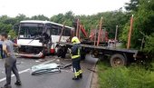 Težak udes kod Banjaluke: Više povređenih u sudaru kamiona i autobusa (FOTO) Težak udes kod Banjaluke: Više povređenih u sudaru kamiona i autobusa (FOTO)